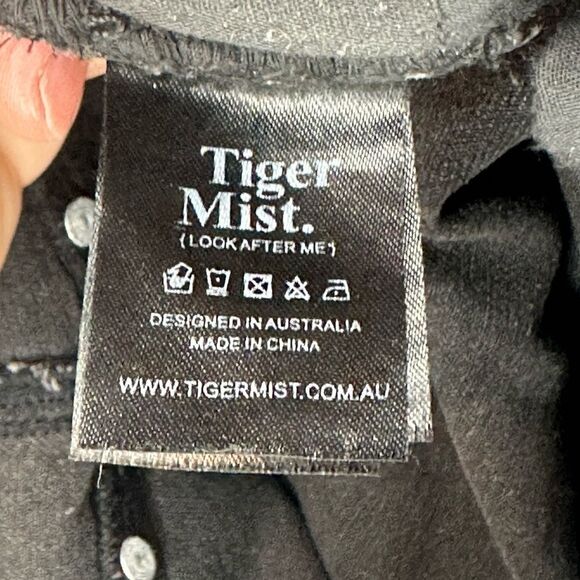 Tiger Mist Studded Black Denim Cuffed Shorts Sz XS - Picture 4 of 4